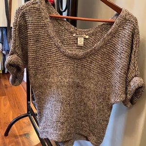American Rag sweater. Super cute. Excellent condition. Fits xs or small I’d say.